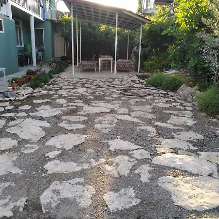 סוקהום Guest House On Shakirbay 11 מראה חיצוני תמונה