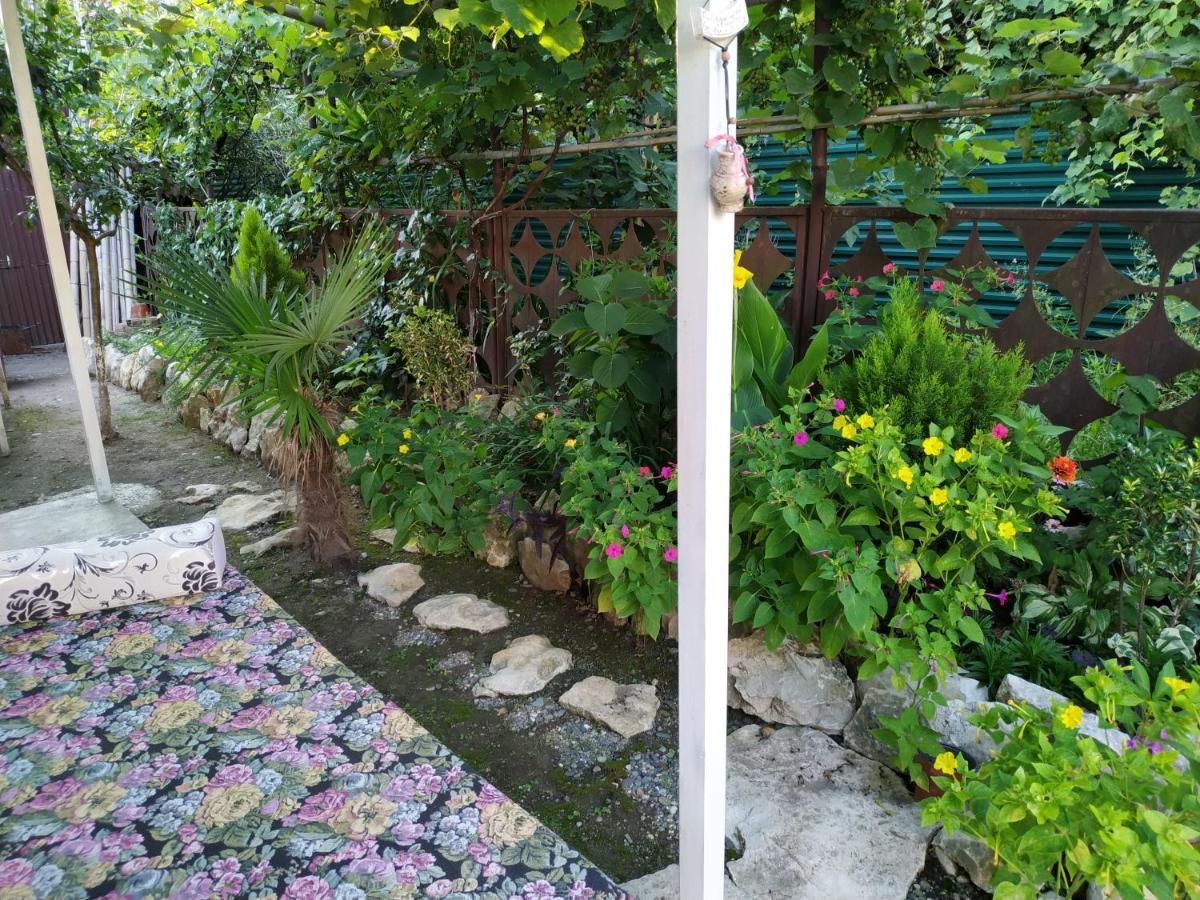סוקהום Guest House On Shakirbay 11 מראה חיצוני תמונה