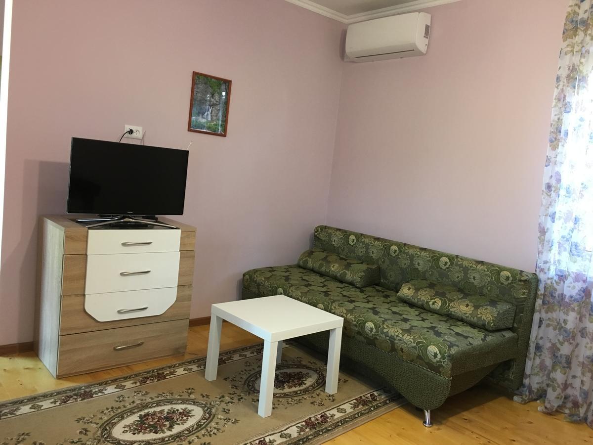 סוקהום Guest House On Shakirbay 11 מראה חיצוני תמונה