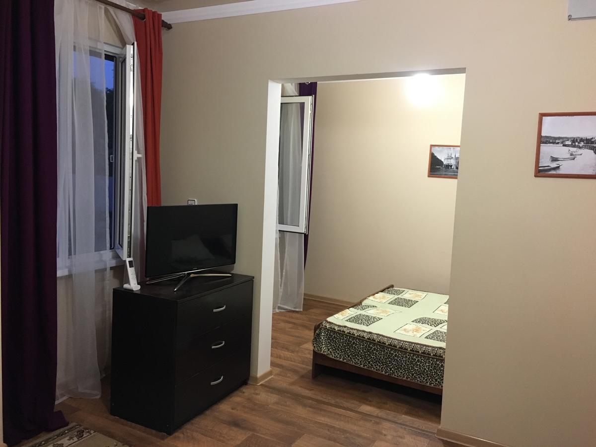סוקהום Guest House On Shakirbay 11 מראה חיצוני תמונה