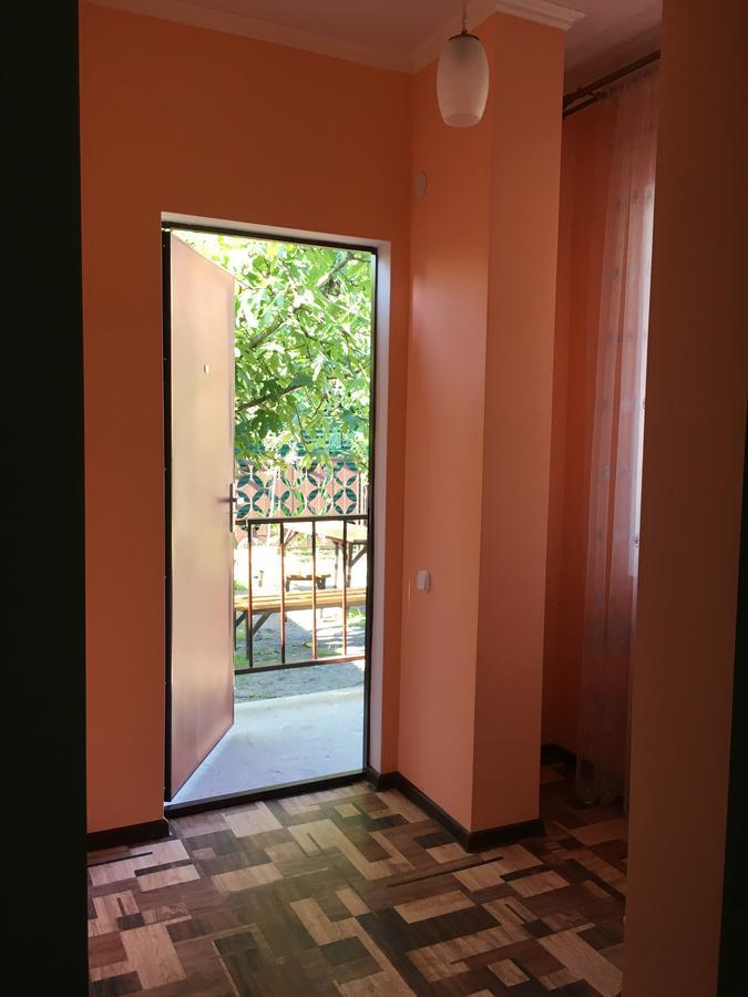 סוקהום Guest House On Shakirbay 11 מראה חיצוני תמונה